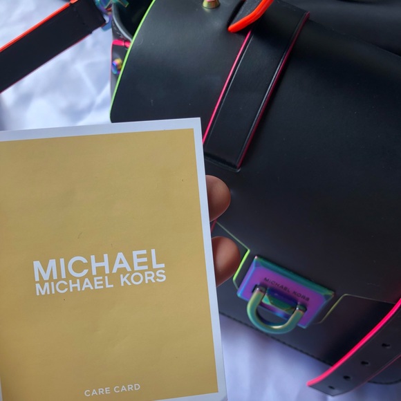 Manhattan Michael Kors - Picture 7 of 7